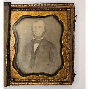 1/6th Plate Daguerreotype Of An Older Man In Half A Union Case With Cover